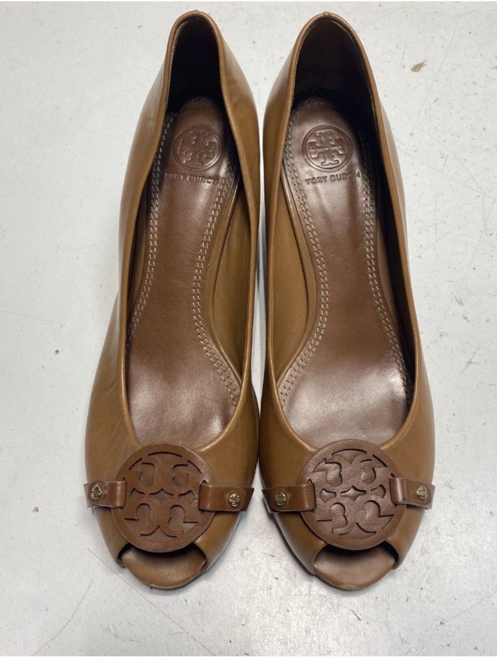 Tory Burch Tan Leather wedge peep Open-Toe Flats with Logo Medallion size 8